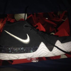 Nike Shoes - Kyrie men’s size 8 Nike Shoes - Kyrie men’s size 8